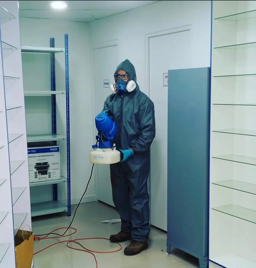 Sanitización de estanques de agua en Padre Hurtado — técnico de FPH Fumigaciones